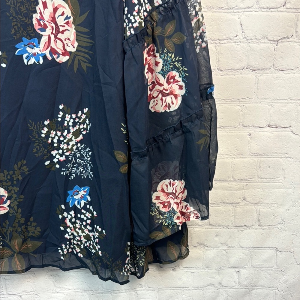 BloomChic Blue Floral Bell Sleeve Sheer Overlay Blouse Plus Size 5X 28 - Picture 4 of 8